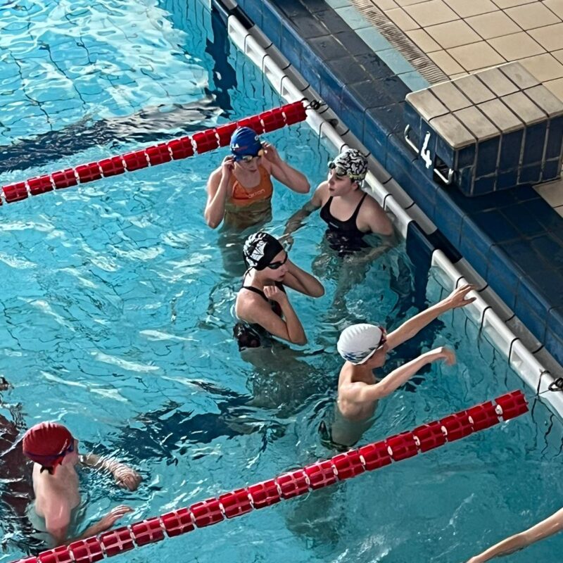 Gara di nuoto 1